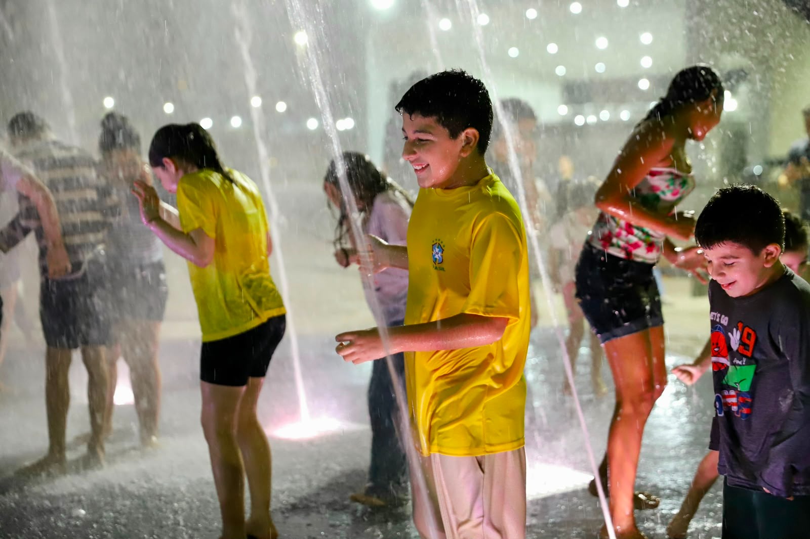 Novo chafariz interativo encanta crianças e famílias no Parque das Nações