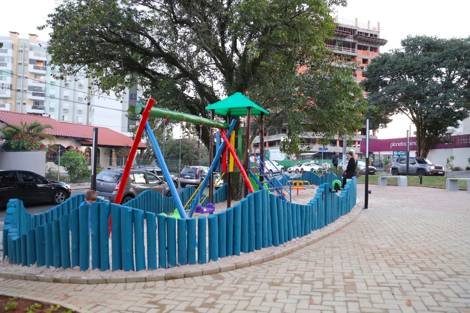 Revitalização da Praça Vilmar Zózimo Peixoto é entregue à comunidade de Criciúma