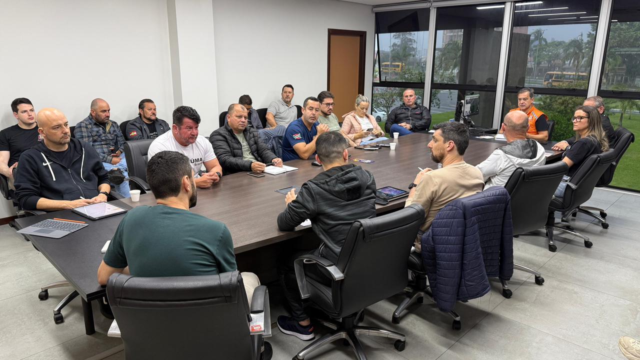 Prefeito de Criciúma lidera reunião sobre monitoramento meteorológico e preparação para chuvas intensas