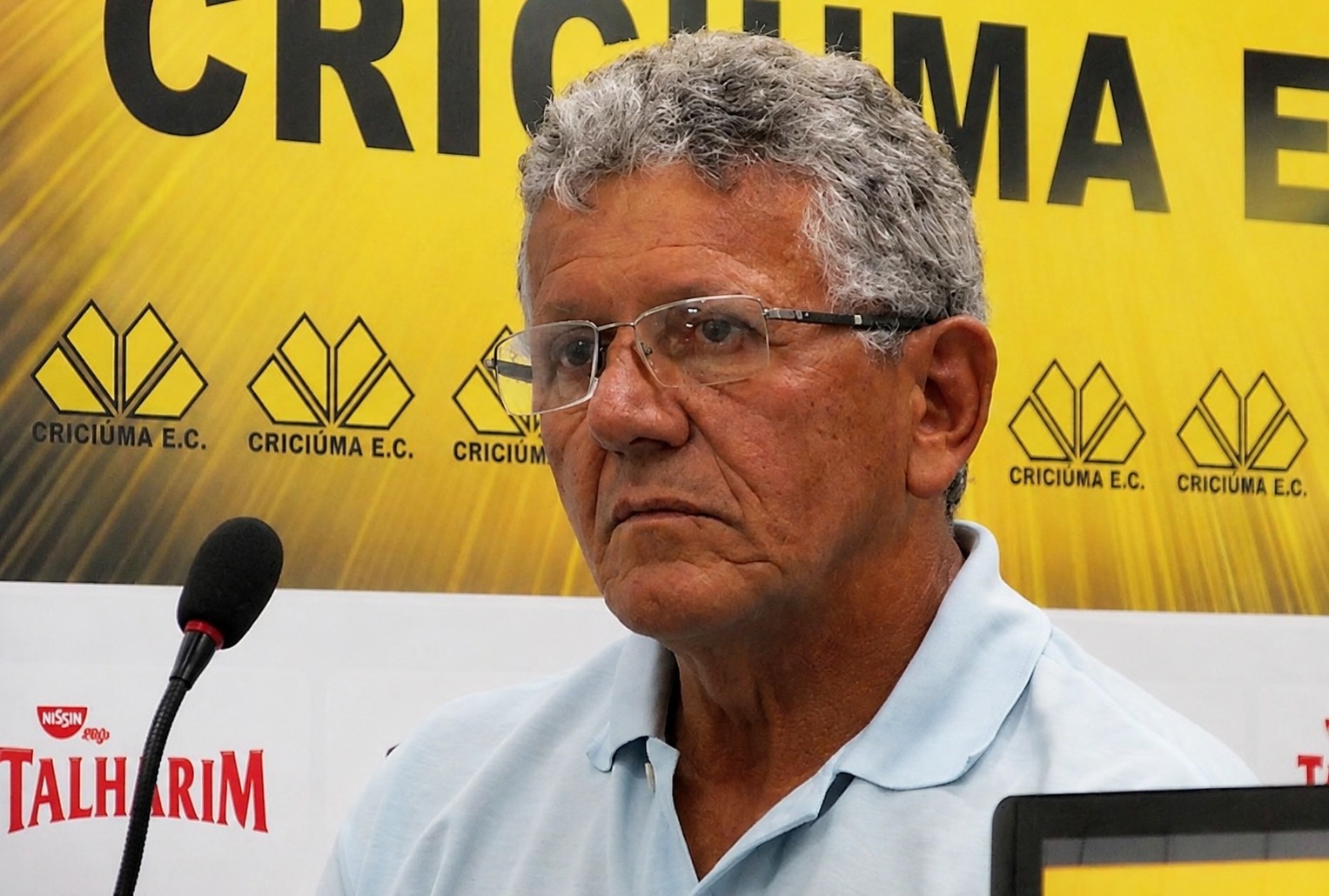 Criciúma homenageia Luiz Gonzaga Milioli com taça em campeonato 50+