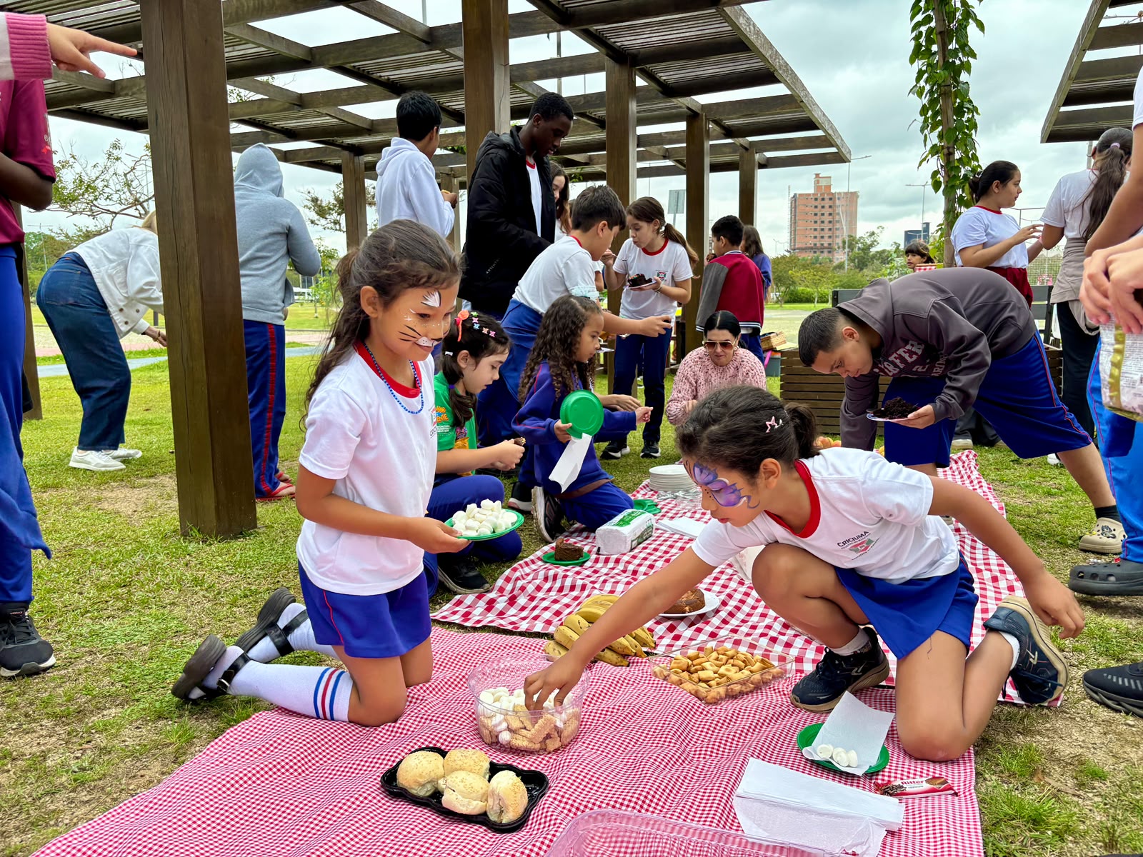 Piquenique da Diversidade Cultural reúne alunos do projeto Novos Caminhos em Criciúma