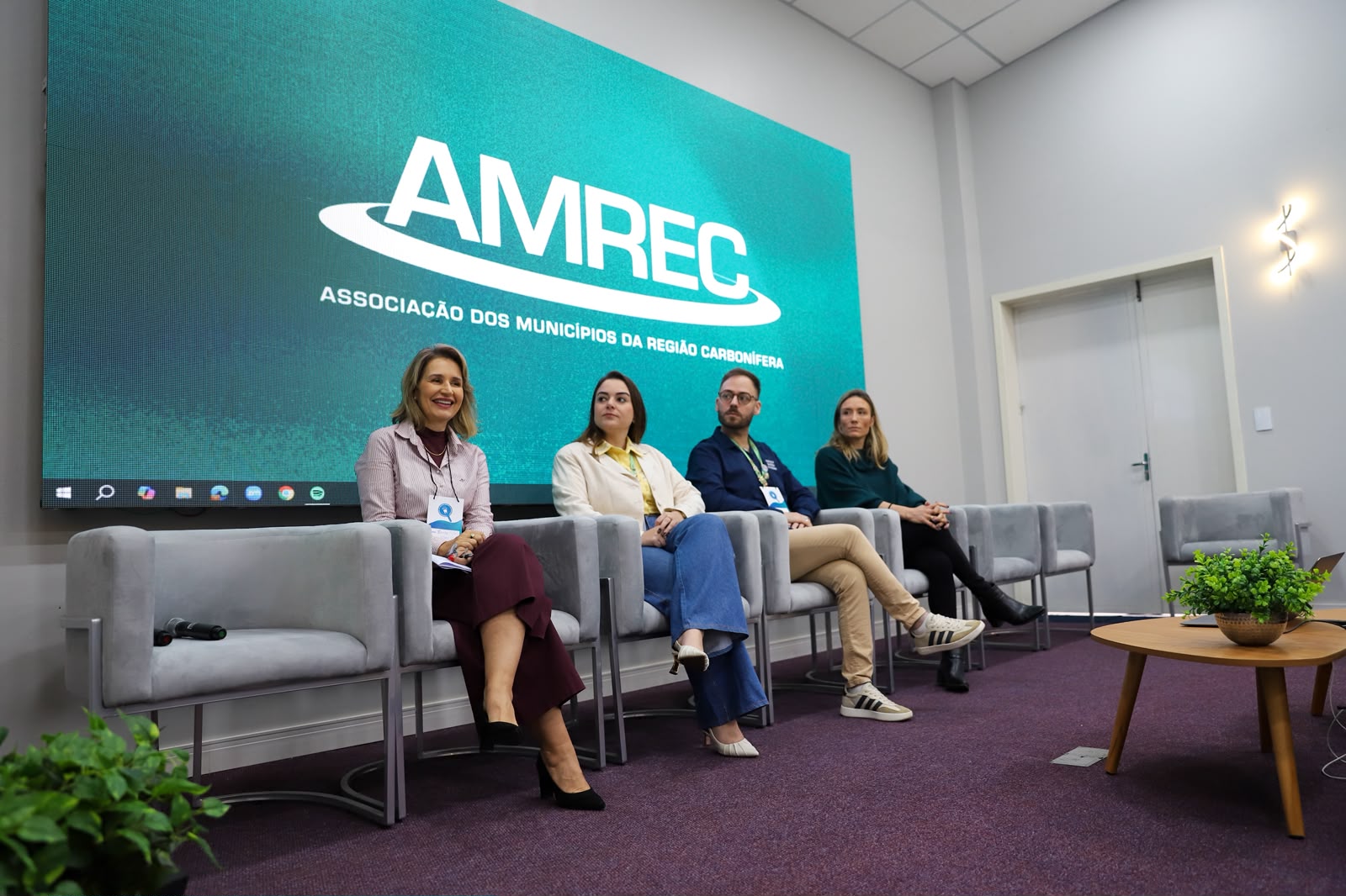 Seminário Regional de Vigilância Sanitária em Odontologia e Estética é realizado em Criciúma